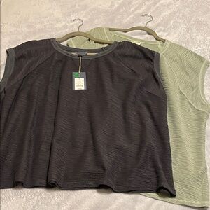 Universal Thread Gray and Green Cap Sleeve Tees